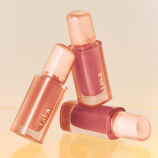 Laka Jelling Nude Gloss lip tints in three shades, showcasing Y2K-style glossy finishes and gel-oil hydration.