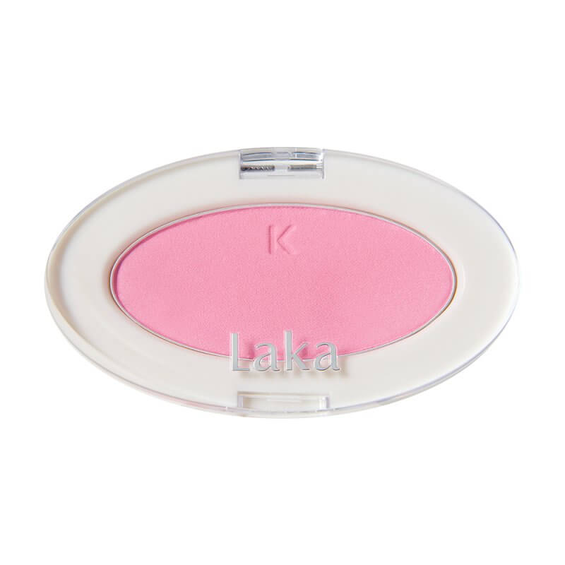 Laka Love Silk Blush in soft pink shade, featuring fine pearls for a luminous and transparent complexion.
